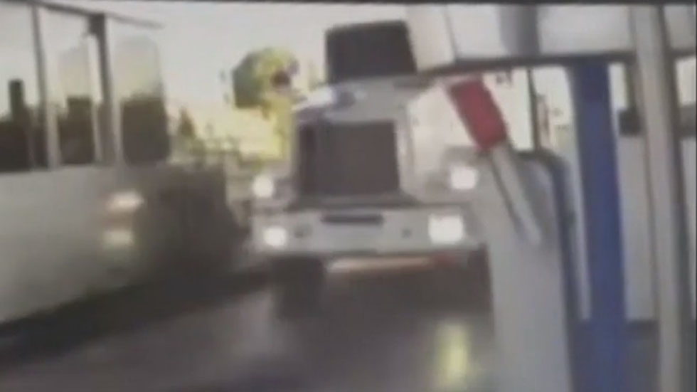 #Video Tráiler protagoniza persecución a 100 km/h en San Luis Potosí