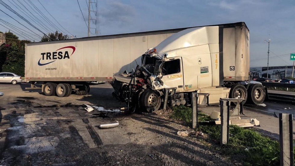 Tráiler choca camión de volteo sobre la México-Querétaro - trailer