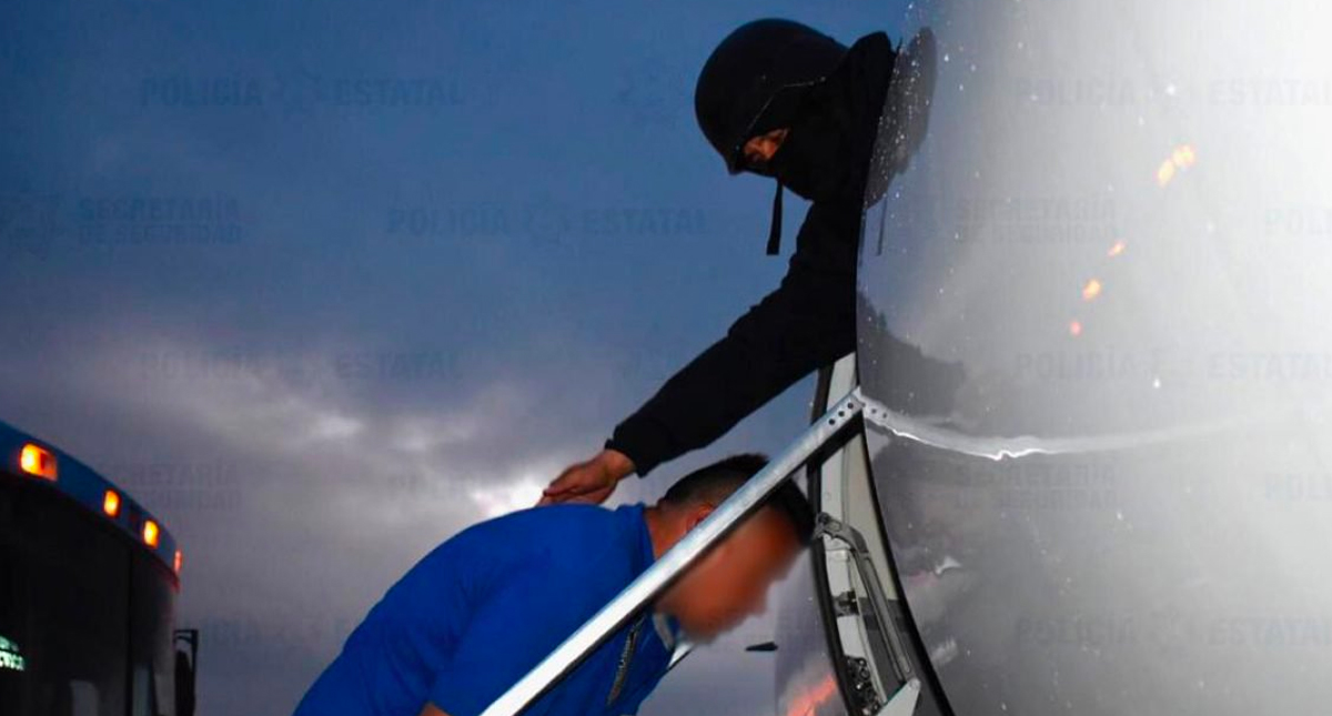 Trasladan a 91 reos del Estado de México a penales federales