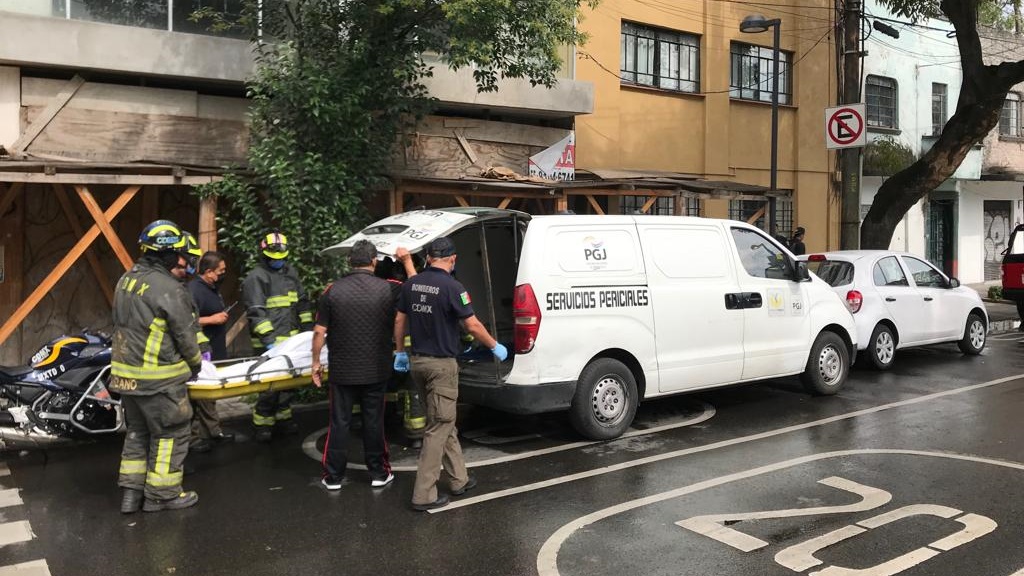 Hallan muerta a miembro de comité vecinal de la colonia Hipódromo - traslado-del-cuerpo-de-miembro-del-comite-vecinal-de-la-colonia-hipodromo