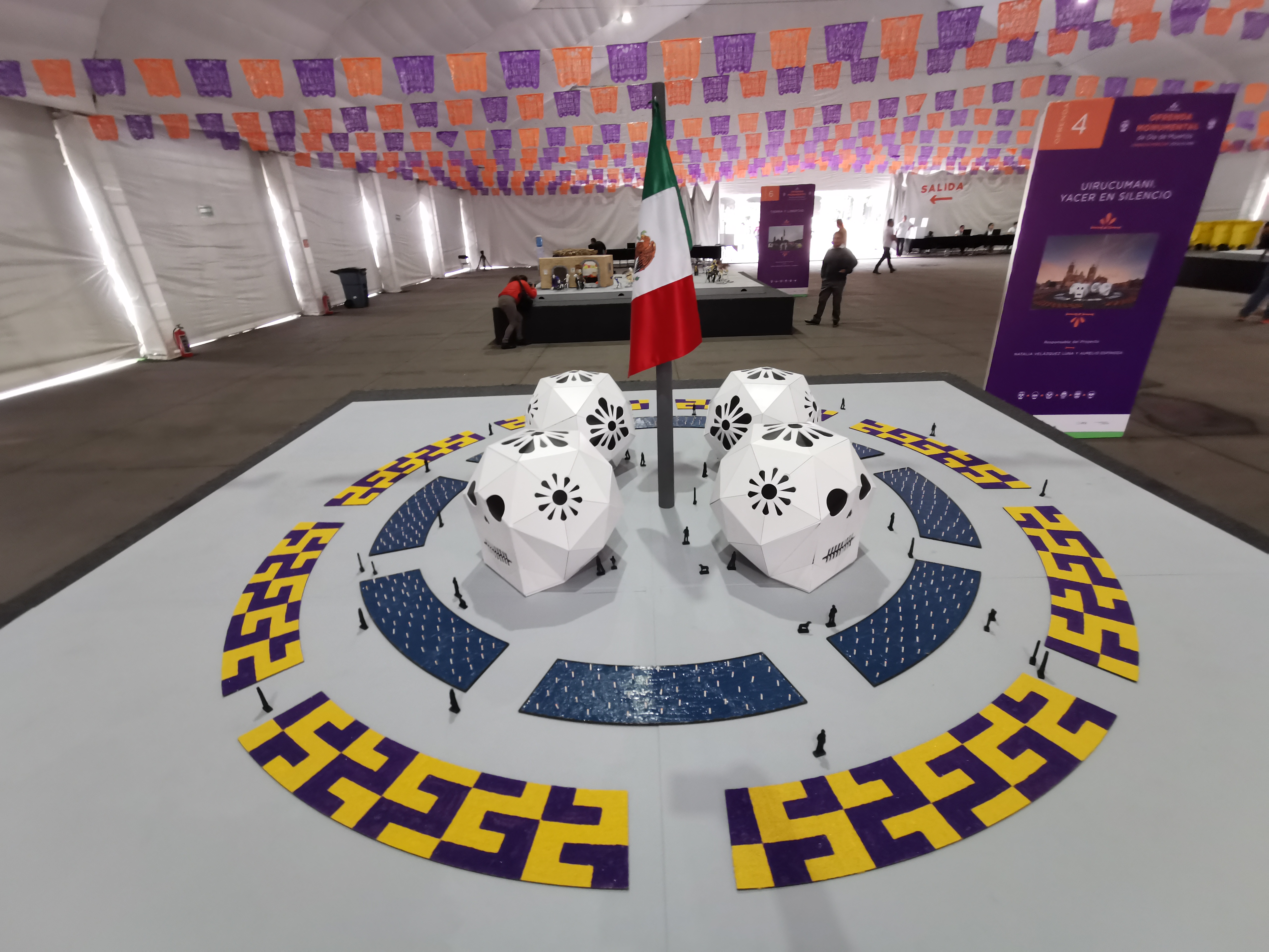 Estas son las 6 propuestas de ofrenda monumental del Día de Muertos en el Zócalo - uirucumani-yacer-en-silencio