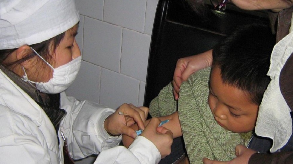 América está en alerta por ola antivacunas en medio de brotes de sarampión