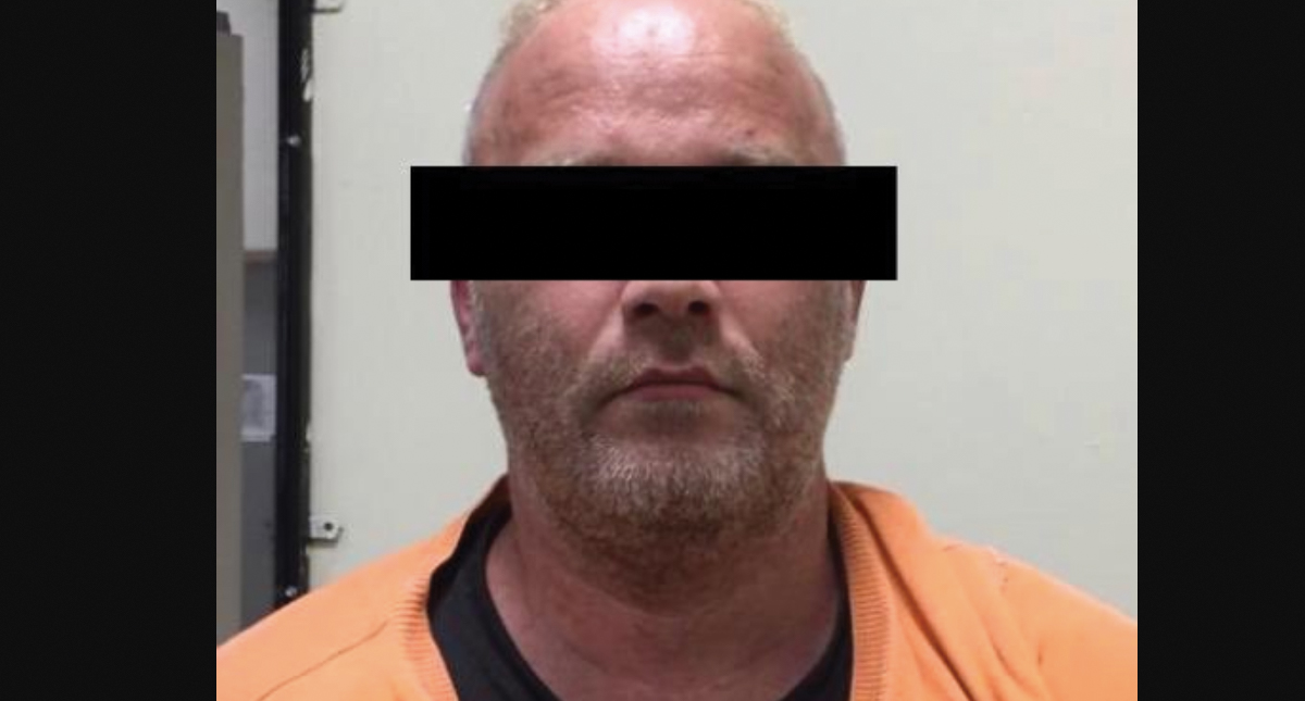 Vinculan a proceso a hombre detenido con drogas e insignias de la CIA en Tijuana