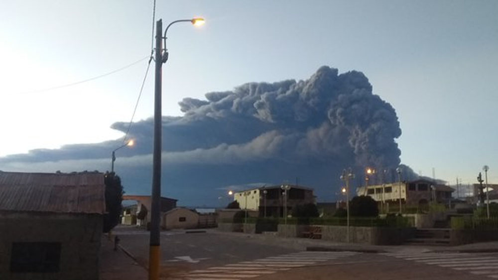 Alerta naranja por explosiones y emisión de ceniza en volcán de Perú