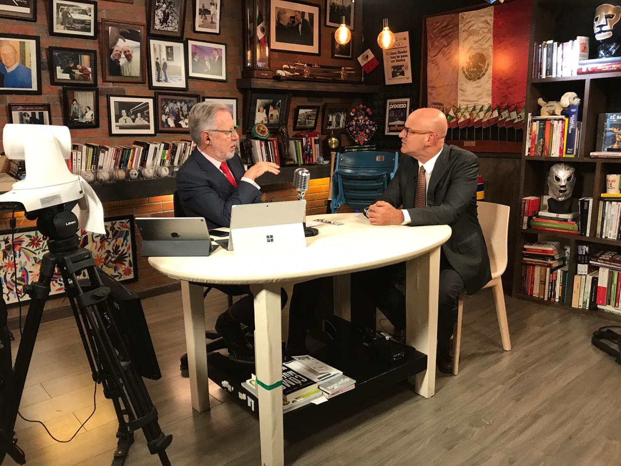 Canela fina: el jefe de la Policía agradece al reportero Carlos Jiménez Canela fina: el jefe de la Policía agradece al reportero Carlos Jiménez