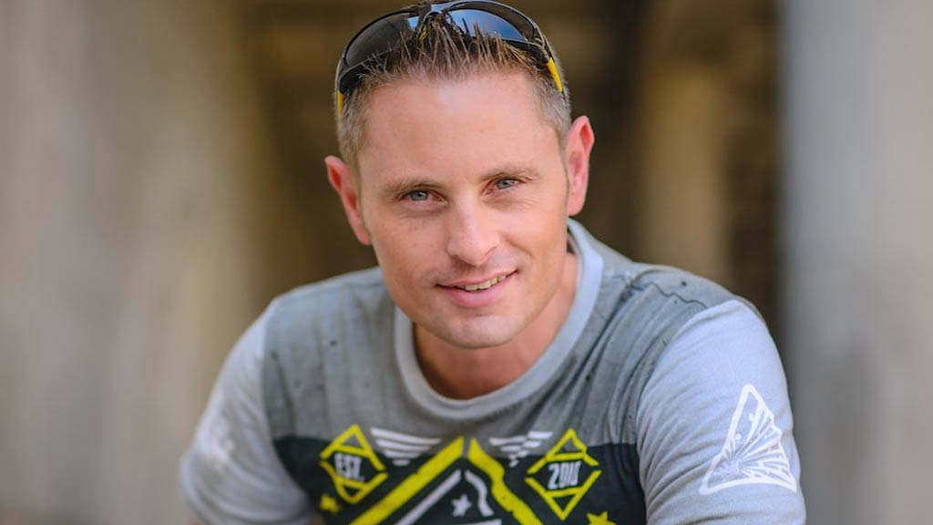 Muere el youtuber ‘King of Random’ en accidente de parapente