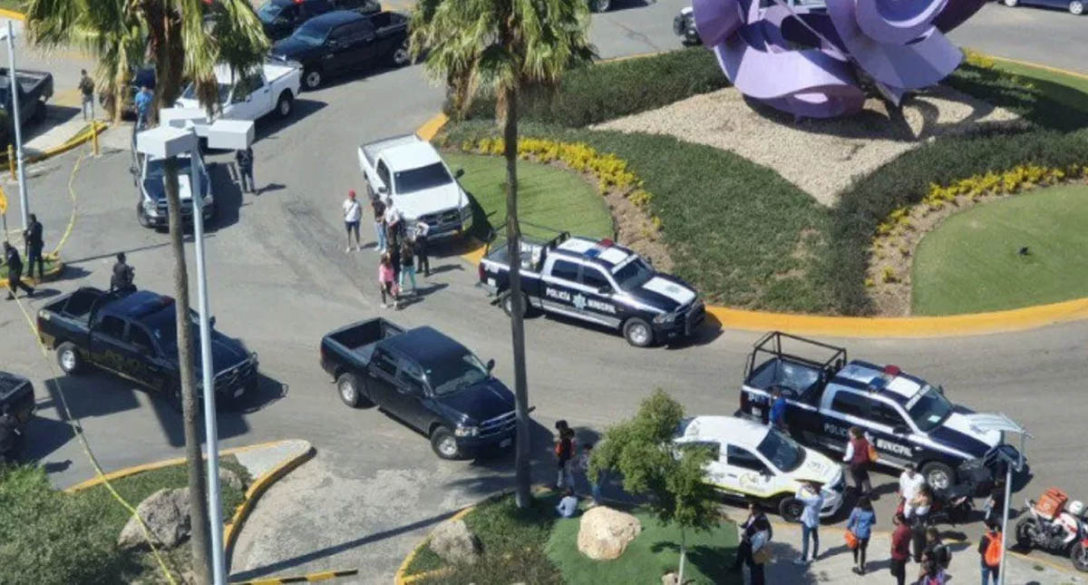 Balacera en centro comercial de Zapopan deja al menos dos muertos