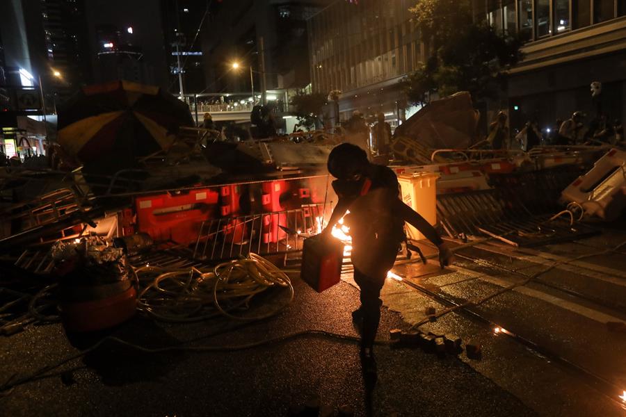 Decimotercer fin de semana consecutivo de protestas en Hong Kong - 4b580d8bb115bebcf96bcf78516ead5aa3b75ac6w