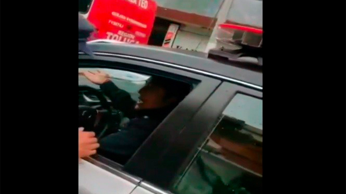 Acusan a policía de sembrar mariguana a joven para extorsionarlo en Toluca