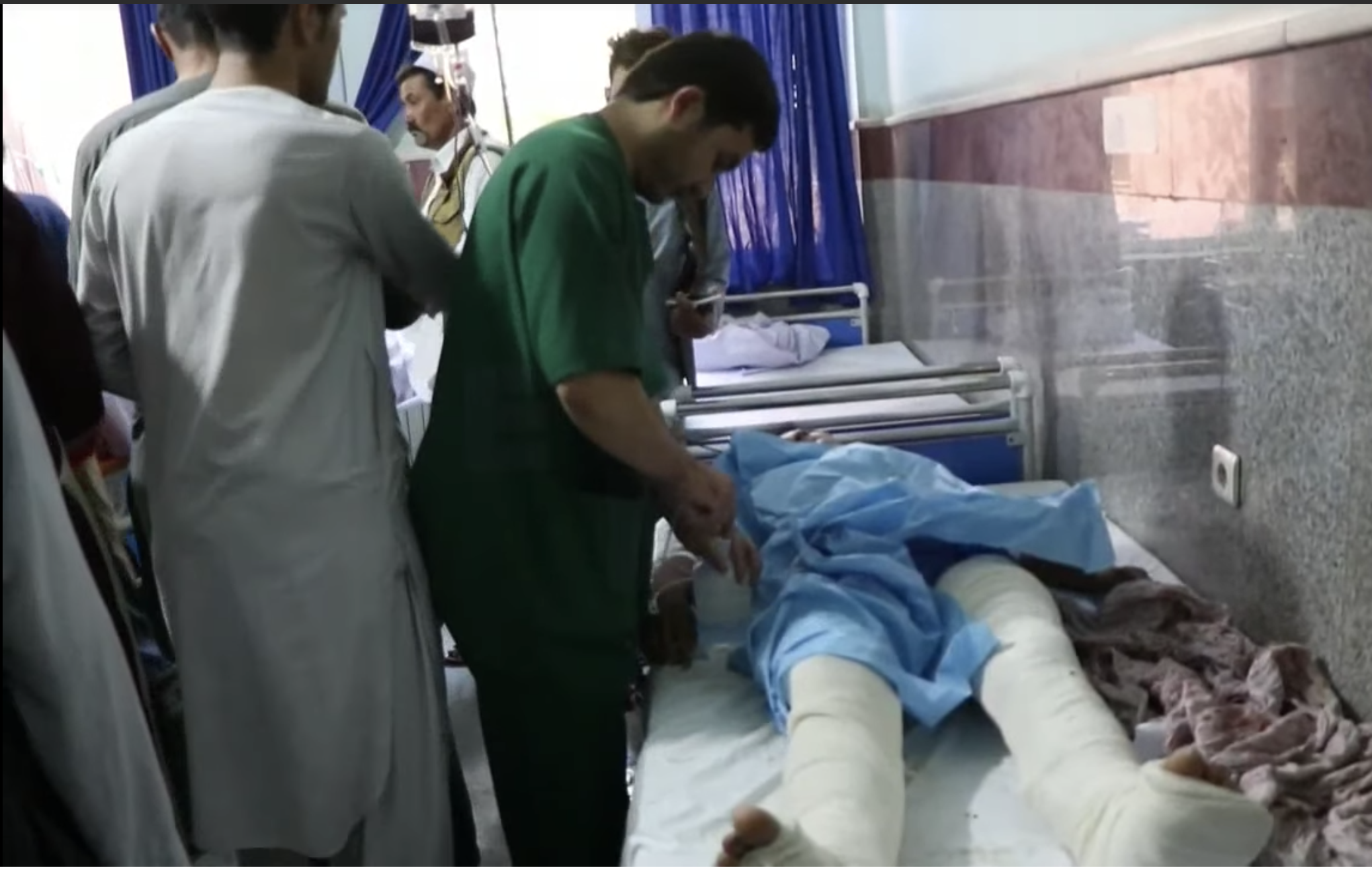 Aumenta cifra de muertos al explotar mina al paso de autobús en Afganistán