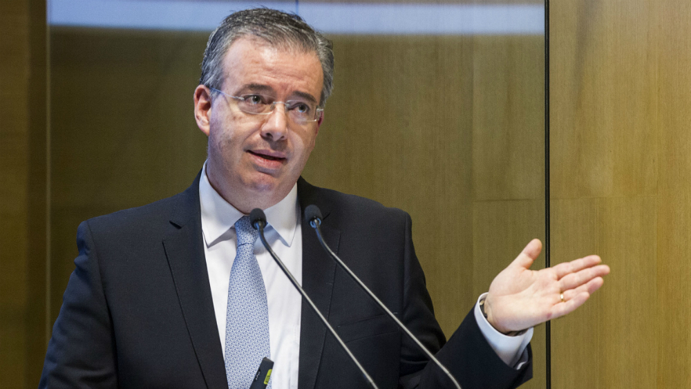 Opinar sobre entorno macroeconómico es parte de la tarea de Banxico: Díaz de León