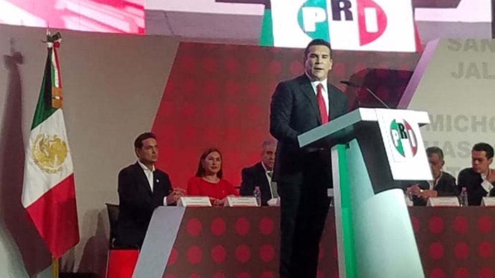 Alejandro Moreno rinde protesta como nuevo dirigente del PRI