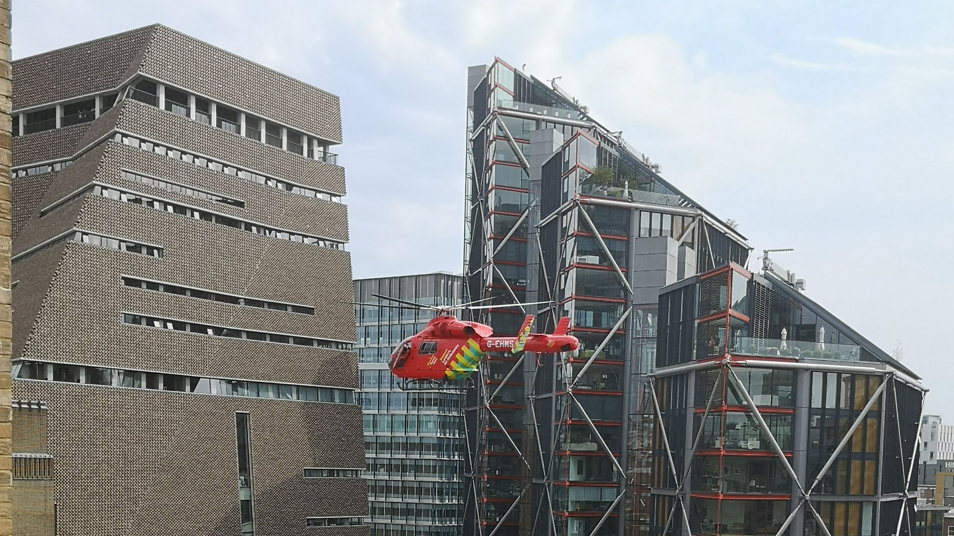 Adolescente arroja a niño de seis años desde décimo piso en museo de Londres
