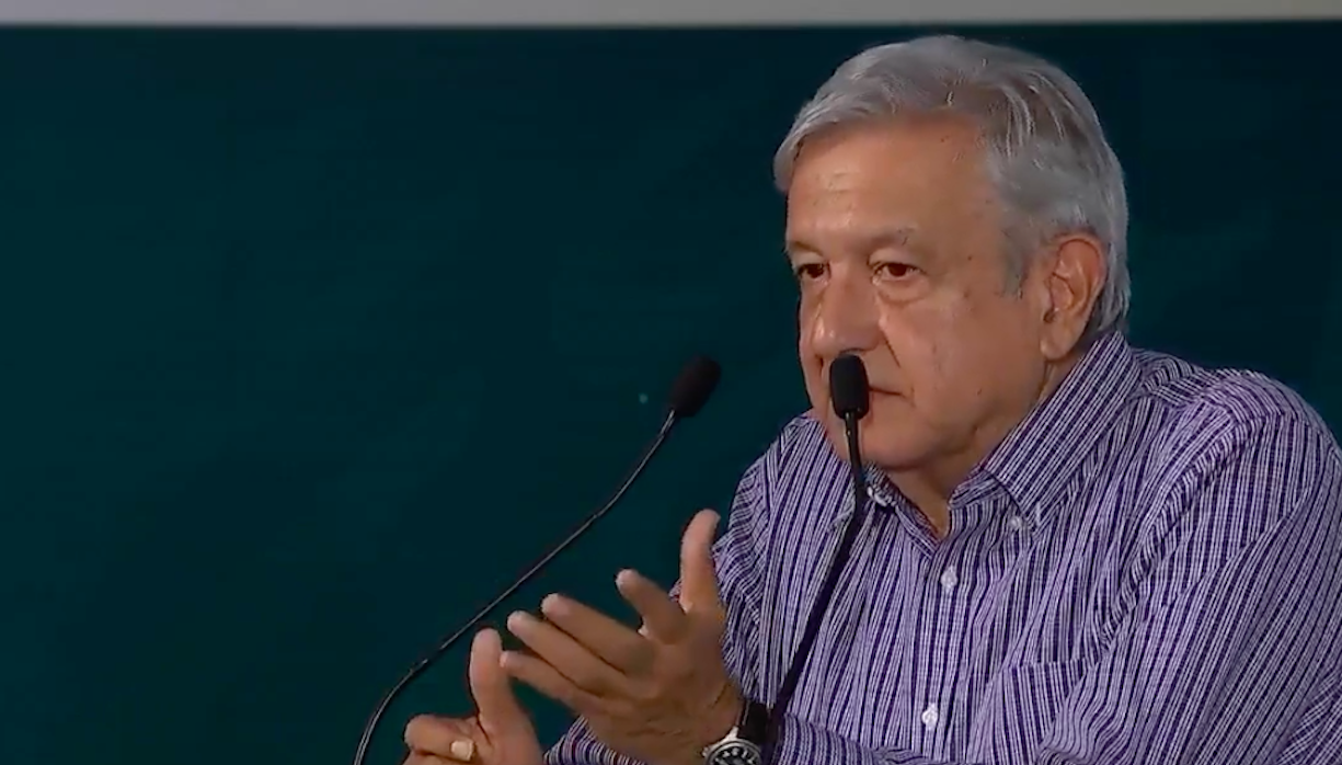 AMLO visita Hospital Rural de Tuxpan en Michoacán
