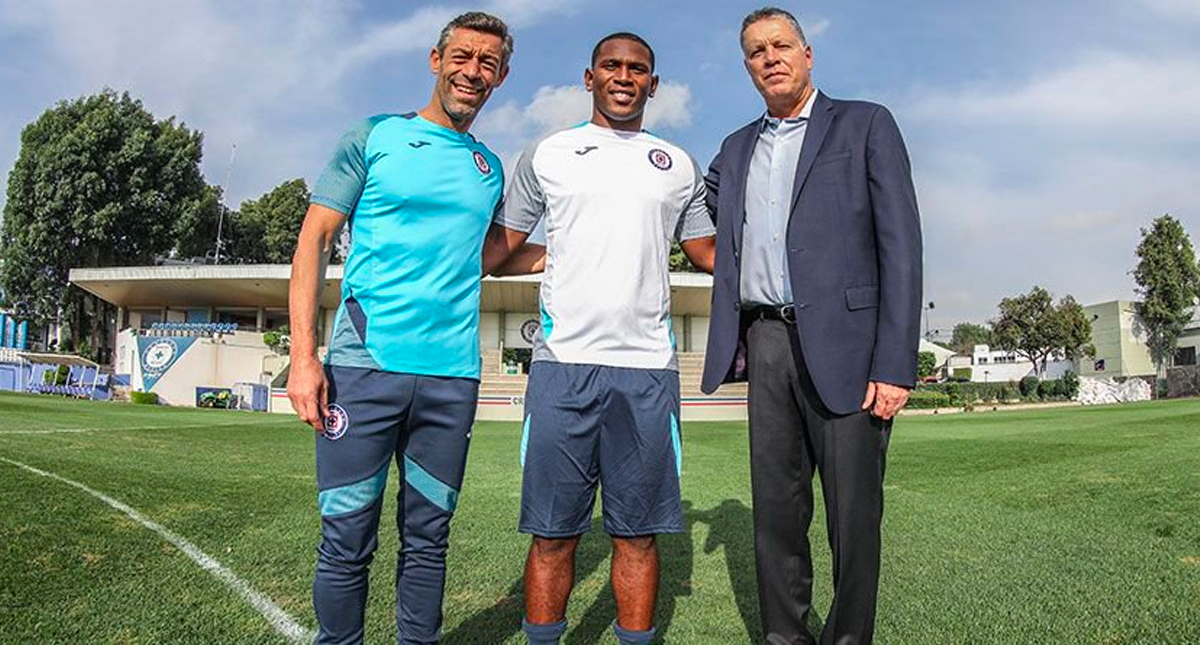 Bryan Angulo supera pruebas médicas y es oficialmente jugador de Cruz Azul