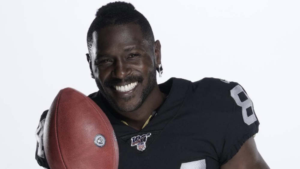 Antonio Brown mantiene lucha legal con la NFL por uso de casco
