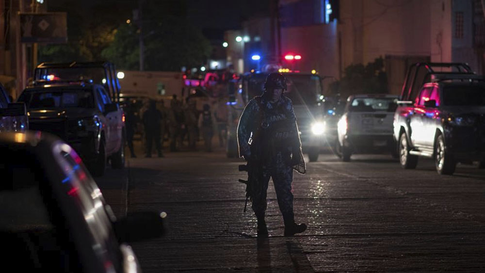 AMLO denuncia vínculo entre delincuencia y autoridades en Coatzacoalcos