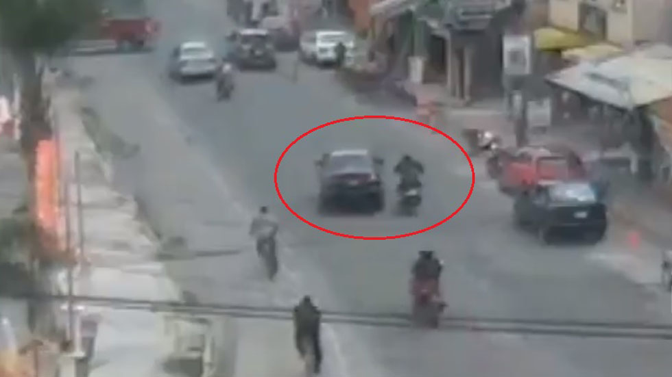 #Video Conductor avienta a motociclista y huye en Edomex