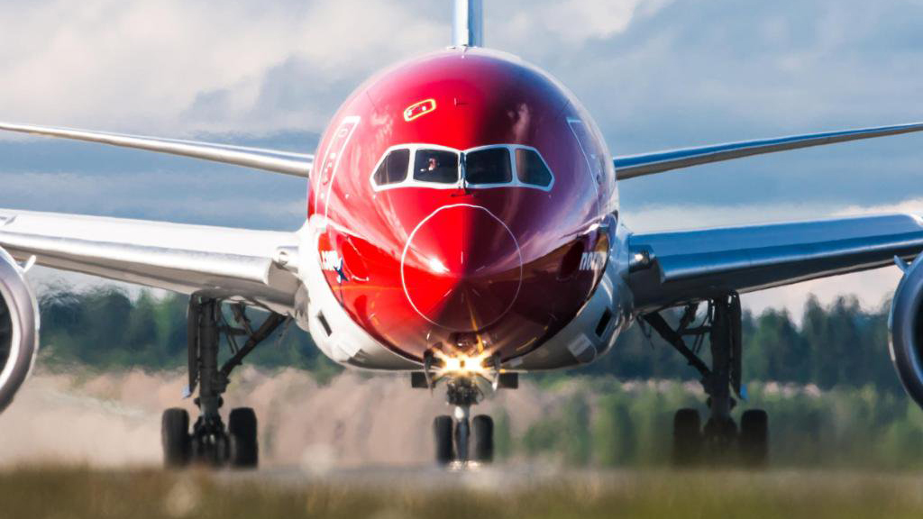 Avión aterriza de emergencia en Roma por falla en motor