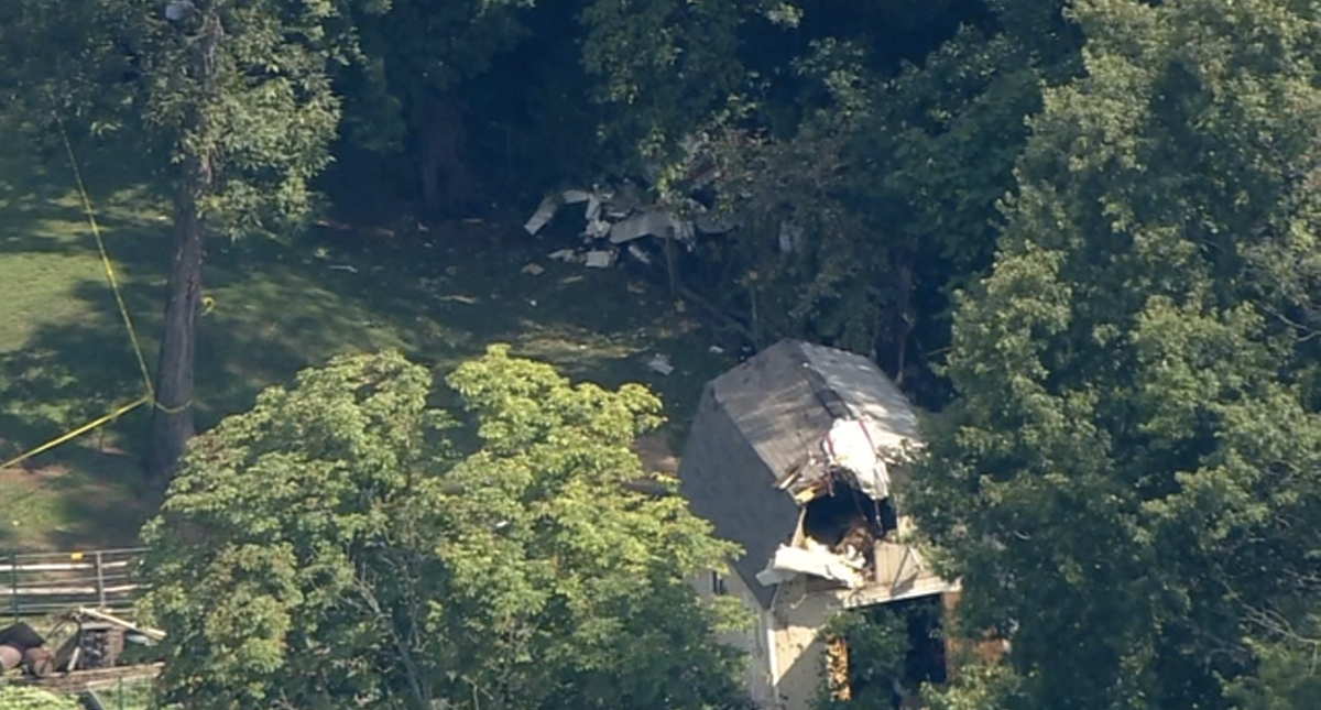 Al menos tres muertos por desplome de avión en Pensilvania