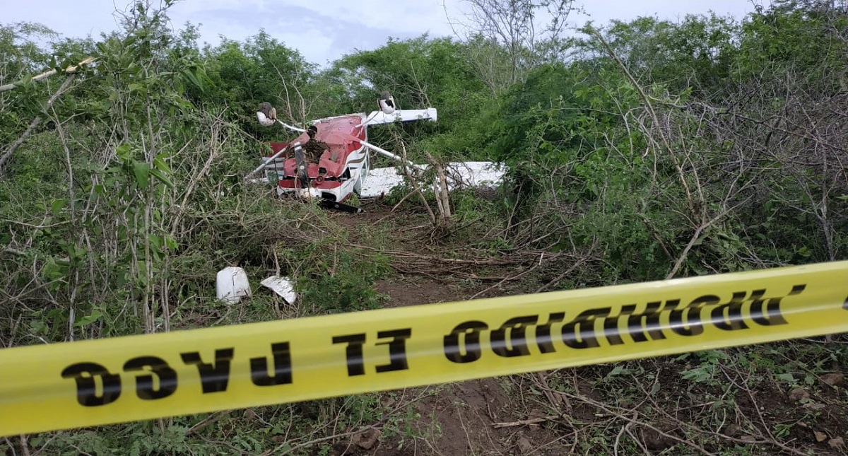 Avioneta se desploma en ejido de Mazatlán
