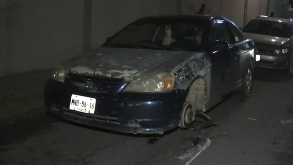 Bache en Constituyentes provoca daños en al menos 20 vehículos