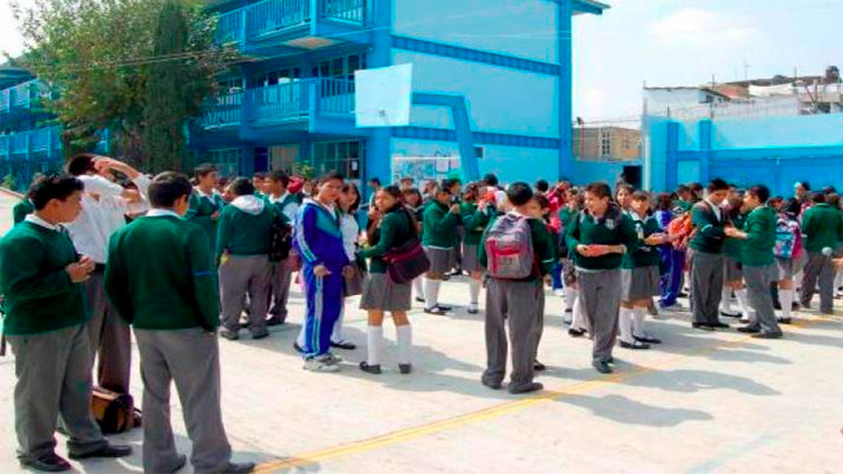 Ofrecen becas a estudiantes de educación básica en Ciudad de México