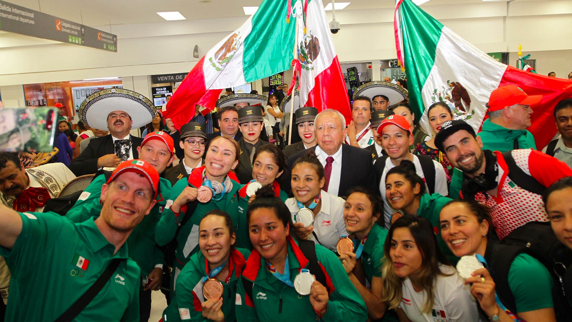 Dan la bienvenida a deportistas mexicanos que fueron a Lima 2019