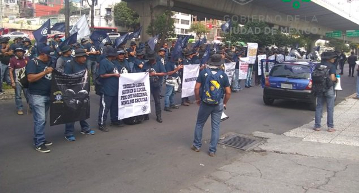 Policías Federales bloquean carriles de Periférico Sur, dirección San Jerónimo