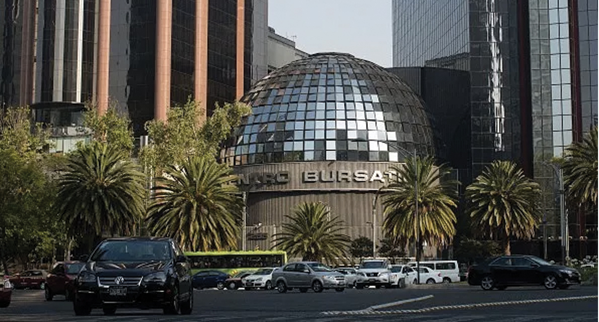 Bolsa cae ligeramente y peso de deprecia tras cambios en Hacienda