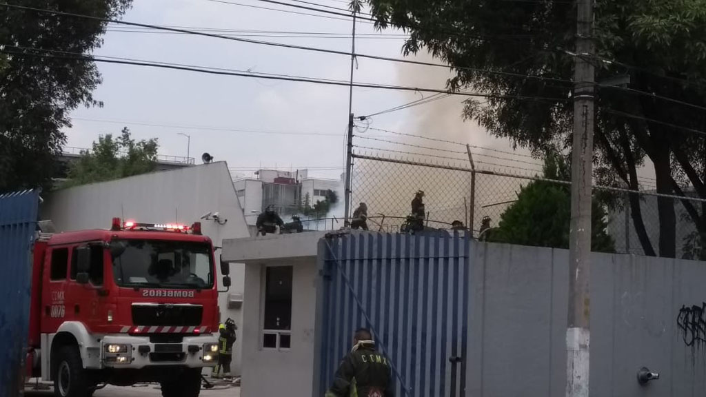 Controlan incendio en fábrica en Pedregal de Santo Domingo Controlan incendio en fábrica en Pedregal de Santo Domingo