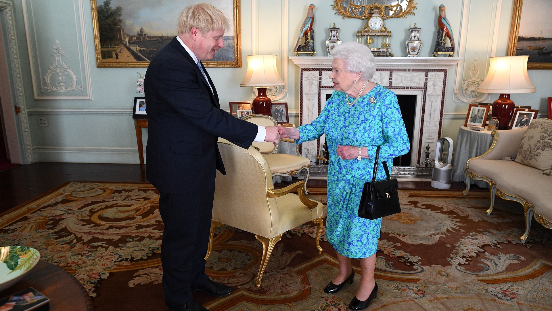 Boris Johnson pide a la reina Isabel II suspender el Parlamento Boris Johnson pide a la reina Isabel II suspender el Parlamento
