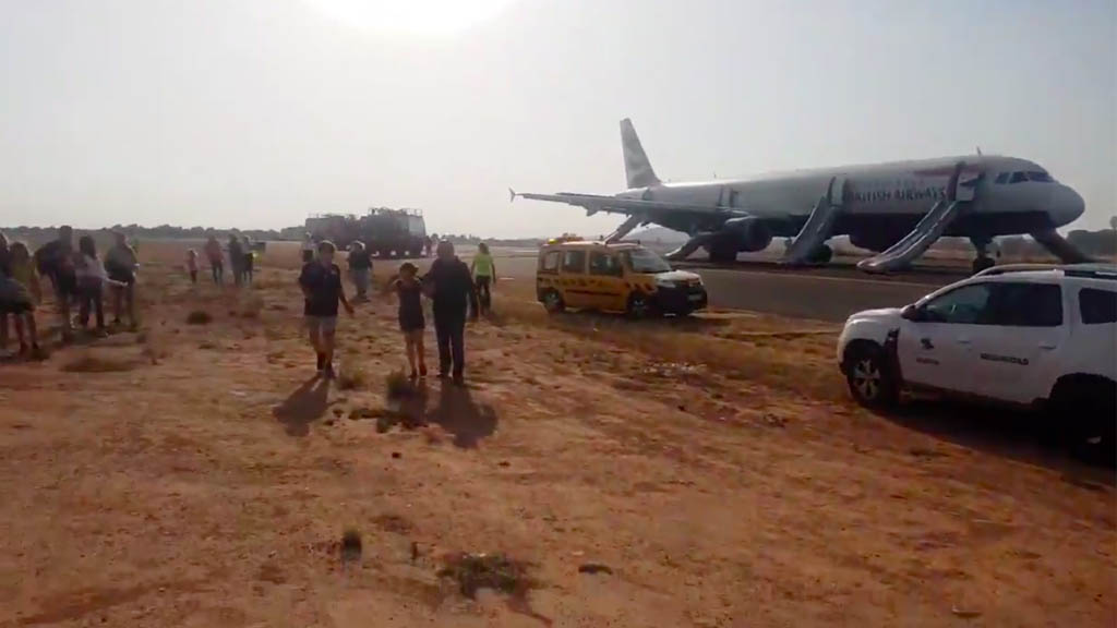 Avión de British Airways aterriza de emergencia en Valencia con fuego en un motor