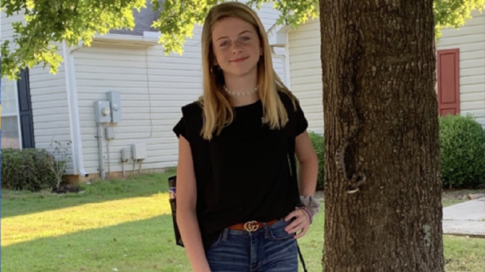 Foto revela peligro que acechó a joven en su primer día de clases