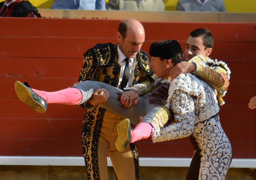 El torero Paco Ureña abandona la Unidad de Reanimación tras cornada - c5251d1f563c6198d39462d01f04f1327b780409w