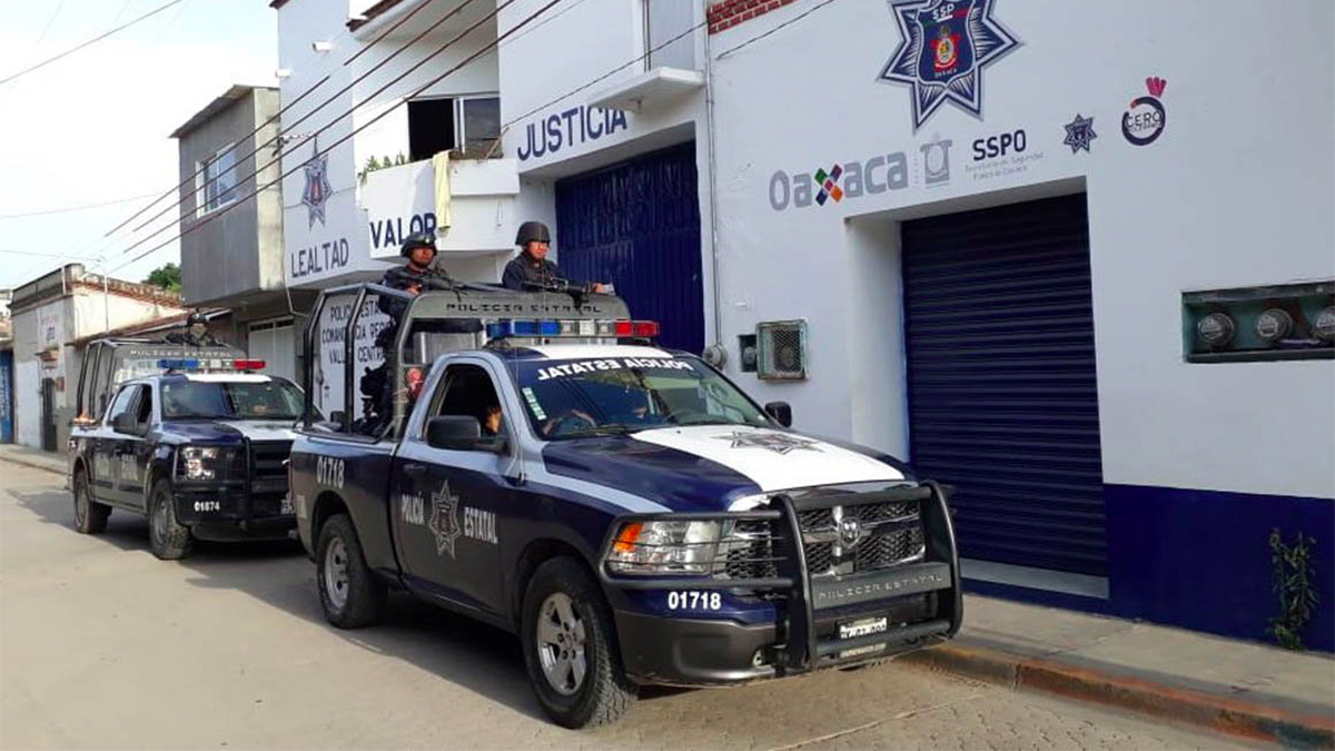 Encuentran cuatro cadáveres en taxi abandonado en Oaxaca