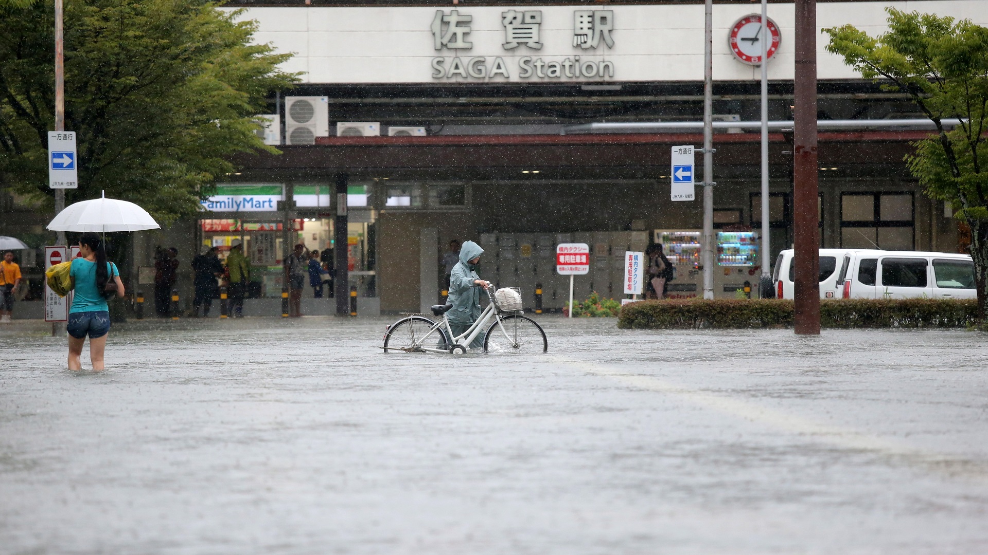 Lluvias torrenciales dejan tres muertos y un desaparecido en Japón