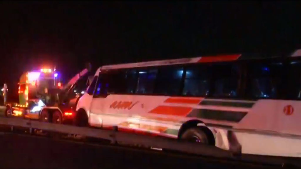 Accidente de camión deja 16 heridos en el Circuito Exterior Mexiquense