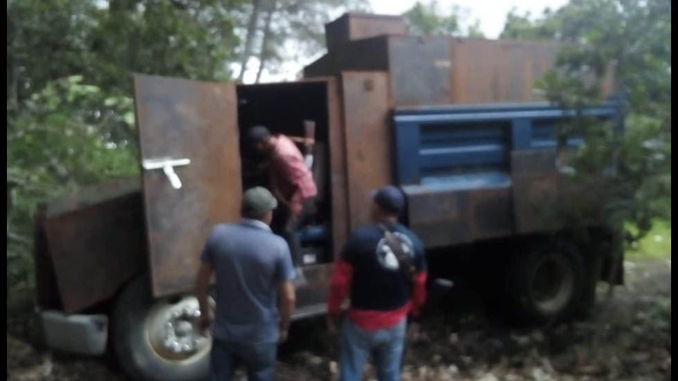 #Video Presunto vehículo blindado de 'El Carrete' en Guerrero - camion-blindado-el-carrete-guerrero-4