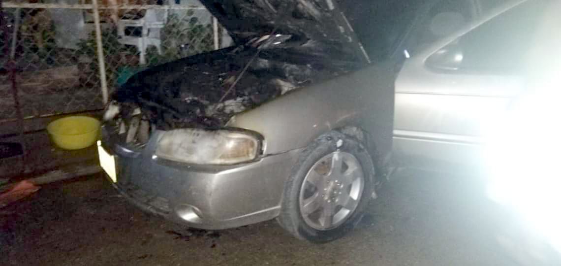 Balaceras, persecuciones y asesinatos durante fin de semana en Acapulco - camioneta-incendiada-acapulco1