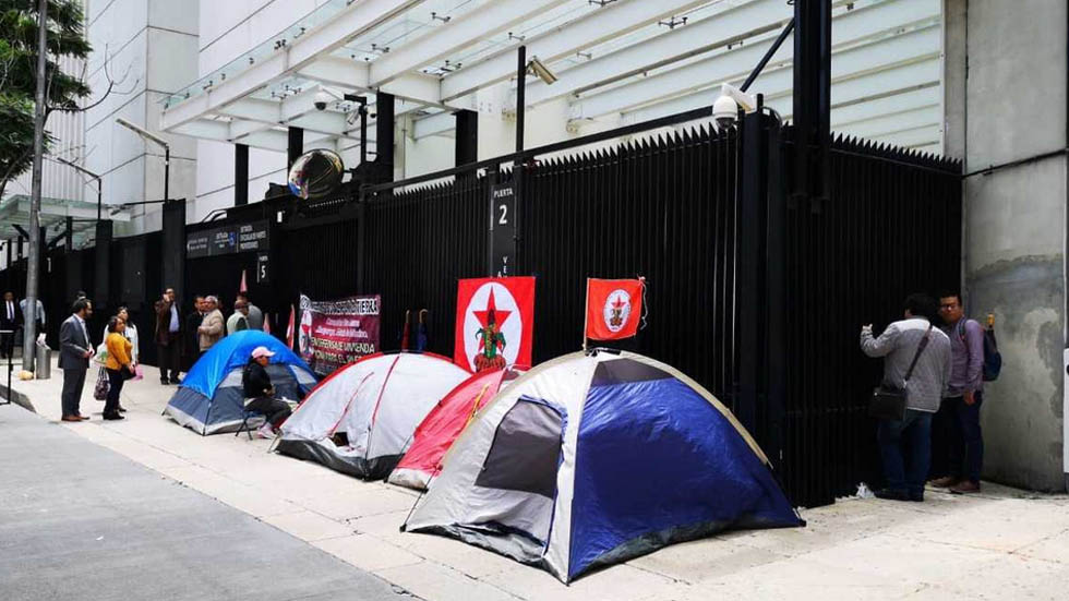 Liberan a trabajadores del Senado tras acuerdo con campesinos