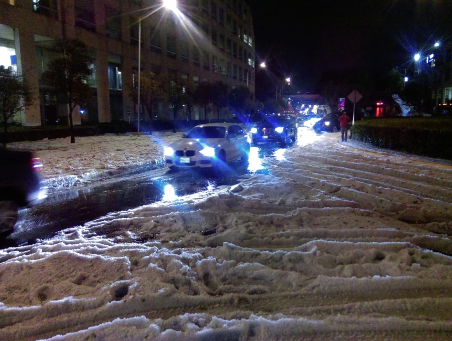 Graniza en tres alcaldías y anegaciones afectan vialidades capitalinas