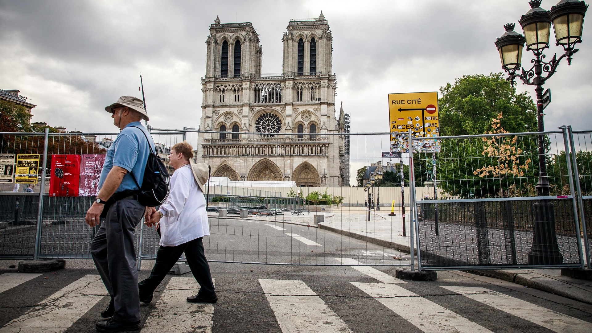 A un año del incendio en Notre-Dame, reconstrucción está parada por COVID-19