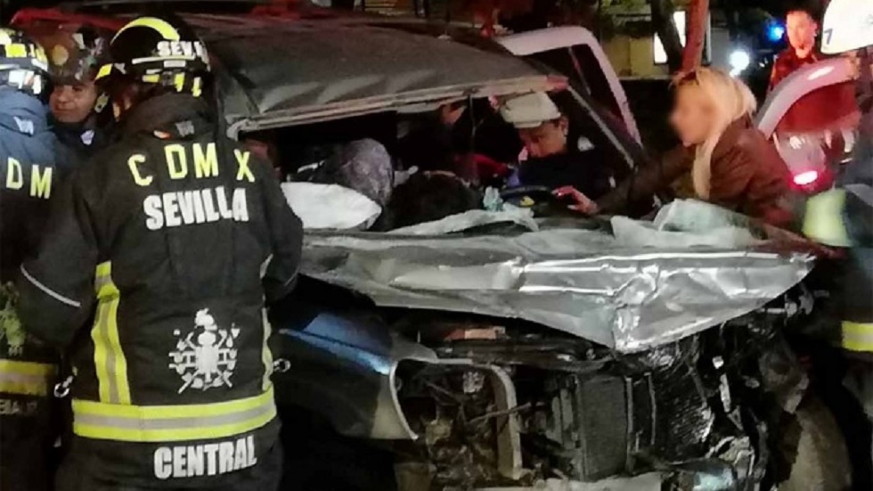 Choque deja tres prensados en Venustiano Carranza - choque-en-congreso-de-la-union-y-lorenzo-boturini