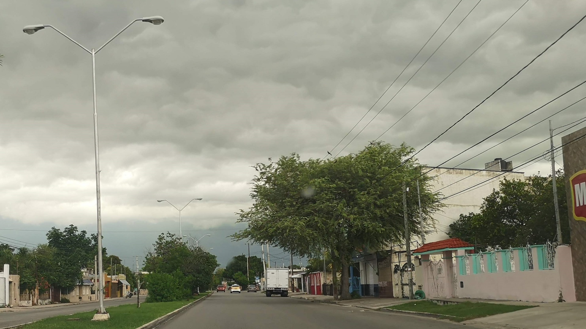 Onda tropical 24 traerá lluvias fuertes al sureste del país