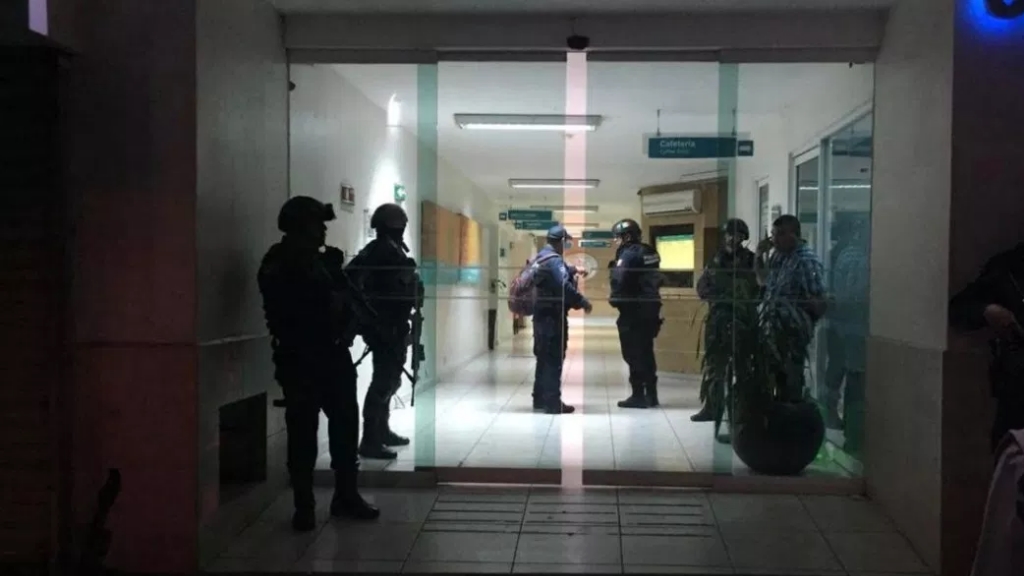 Rematan en clínica de Culiacán a hombre que sobrevivió a ataque