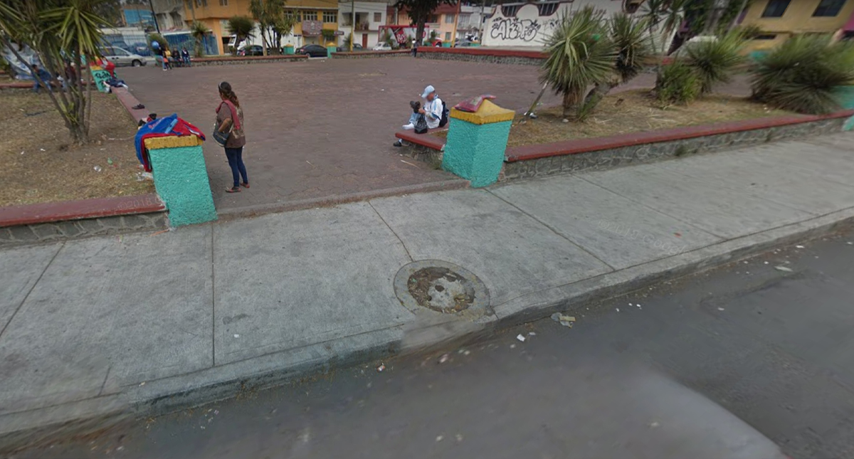 Muere trabajador tras caer a coladera que limpiaba en Iztapalapa