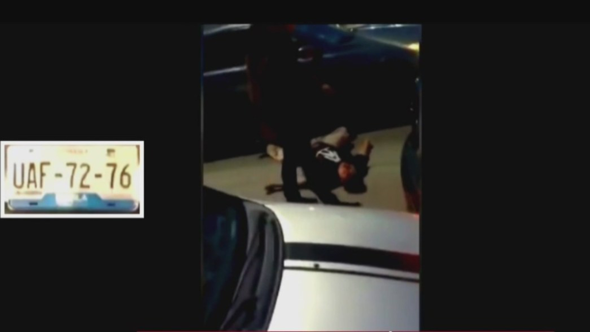 #Video Golpean y arrollan a conductor en Puebla