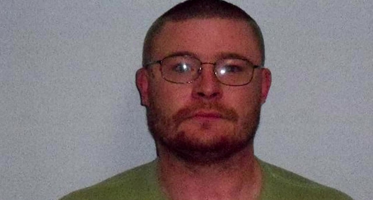 Hombre golpea a menor por 'faltarle el respeto' al himno de EE.UU. - curt-james-brockway