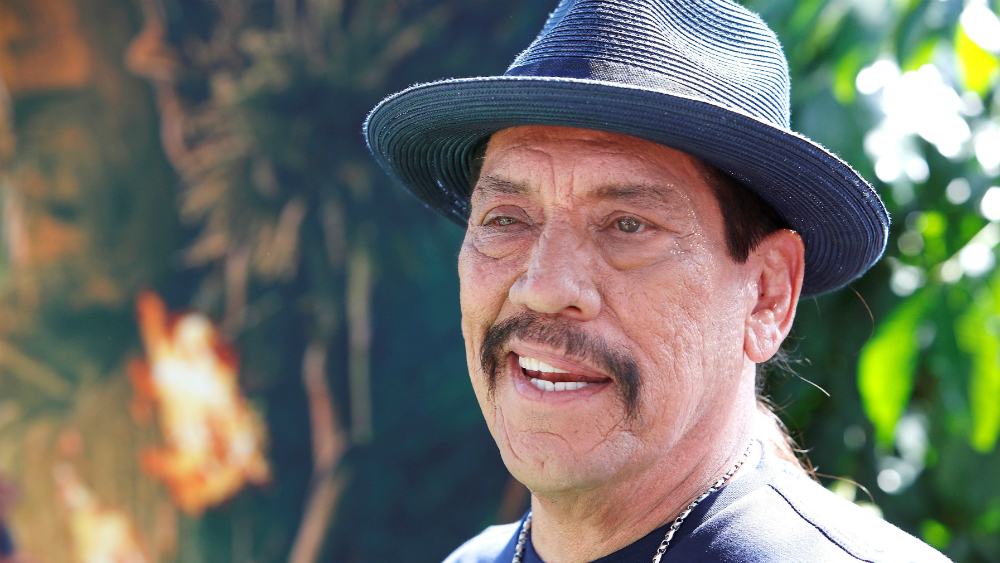 Actor Danny Trejo rescata a bebé tras accidente de coche en Los Ángeles